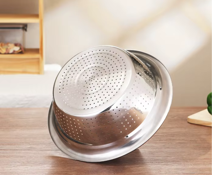 Stainless steel strainer