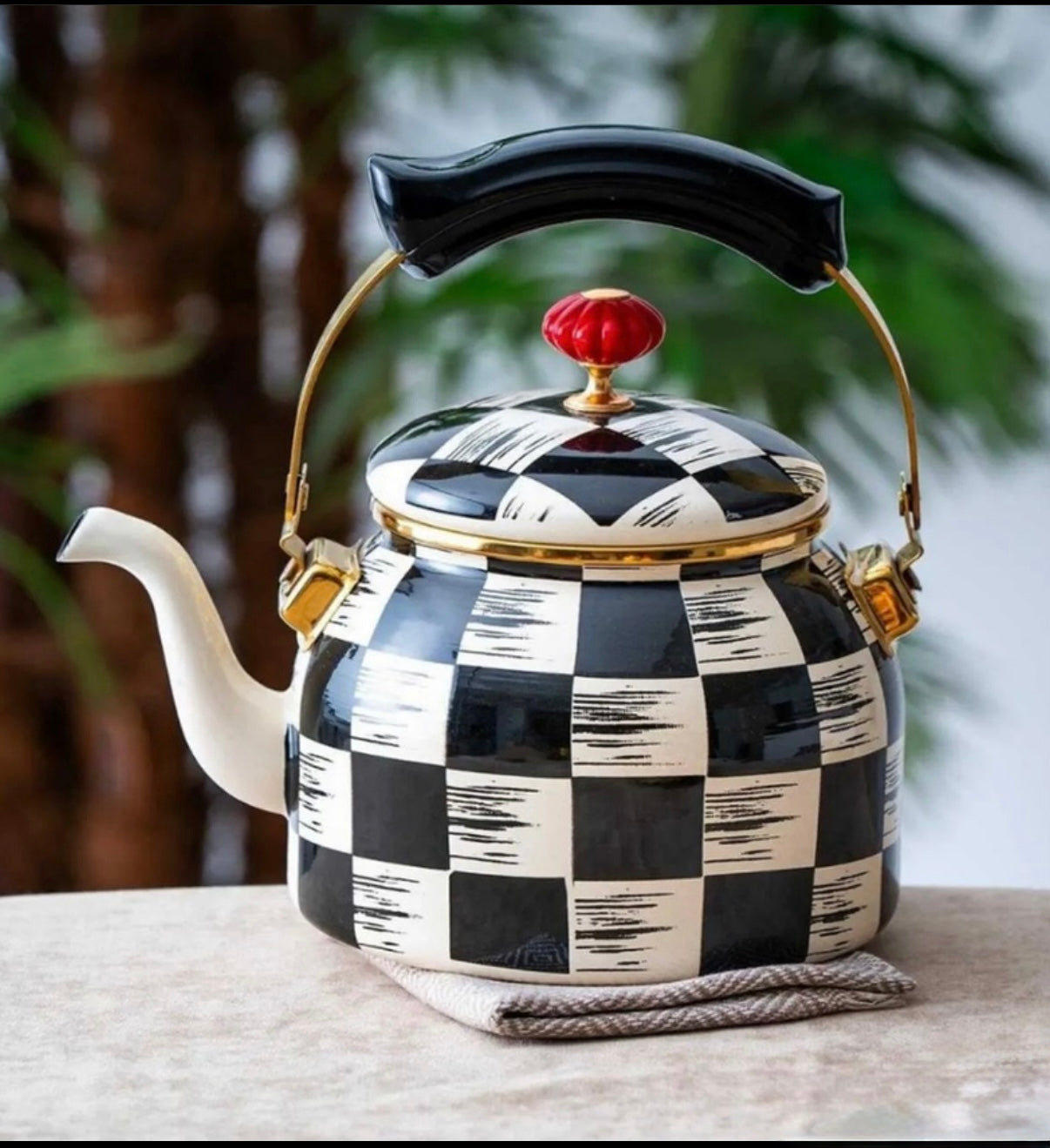 Acar black and white tea pot