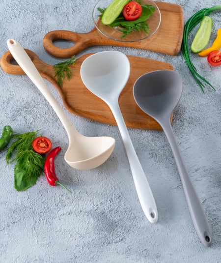 Silicone food pouring spoon