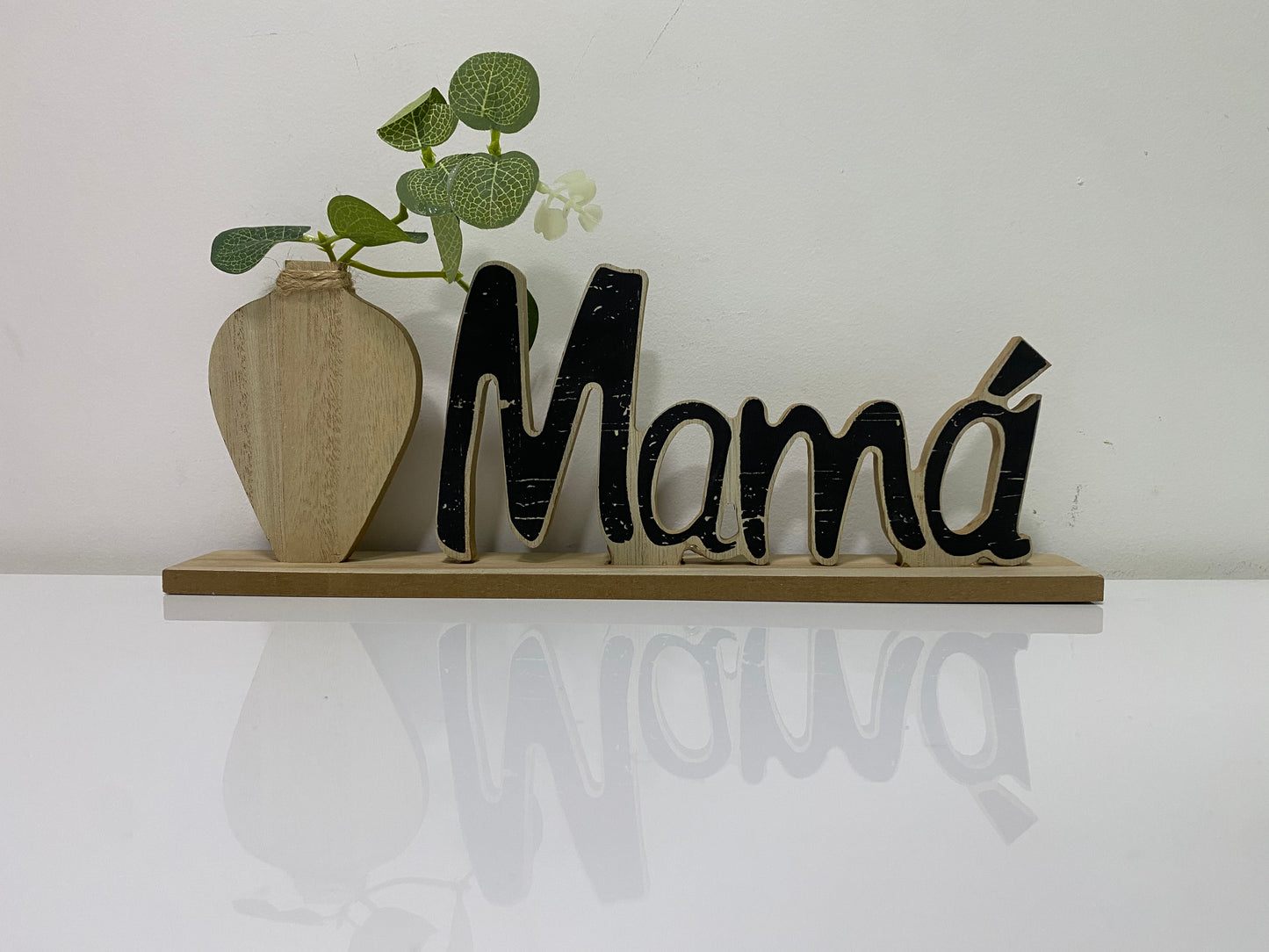 Wooden customized stand “Mama”