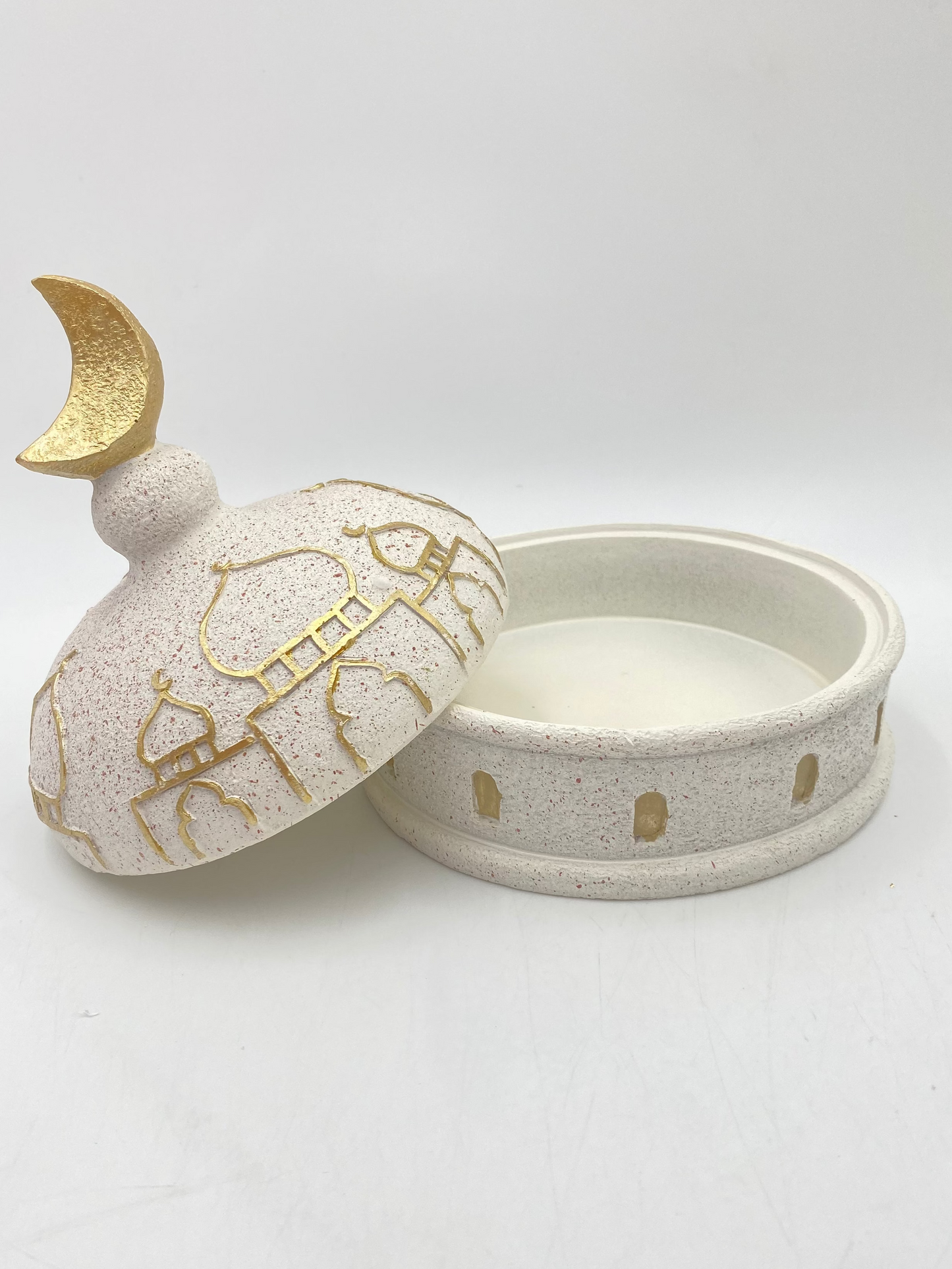 Decorative Porcelain Tamreya With Lid - White & Gold