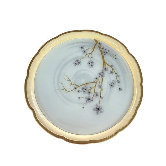 Round plastic tray